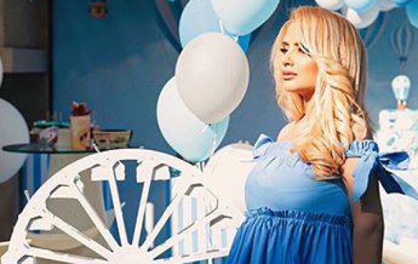 Цветелина Янева организира бебешко парти за новороденото си дете